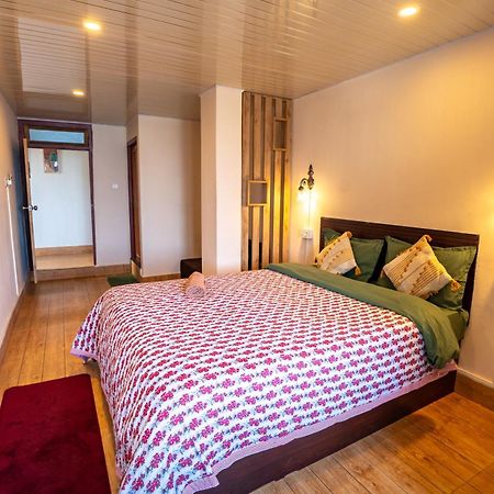 Monratino Himadrie -2 Mins Walk From Mall Road - All Rooms Have Kanchenjunga Mountain View Дарджилинг Екстериор снимка