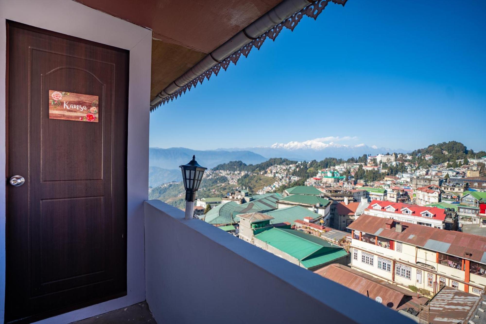 Monratino Himadrie -2 Mins Walk From Mall Road - All Rooms Have Kanchenjunga Mountain View Дарджилинг Екстериор снимка