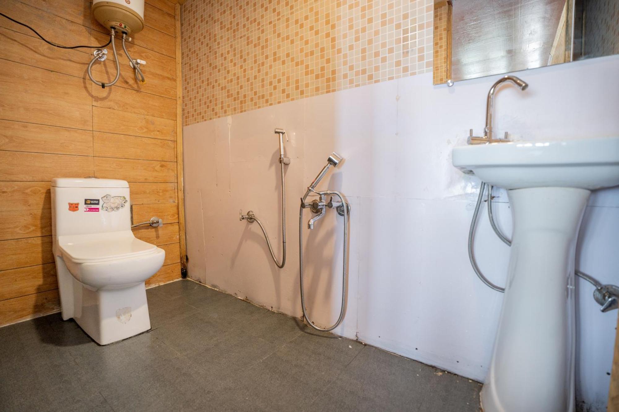 Monratino Himadrie -2 Mins Walk From Mall Road - All Rooms Have Kanchenjunga Mountain View Дарджилинг Екстериор снимка