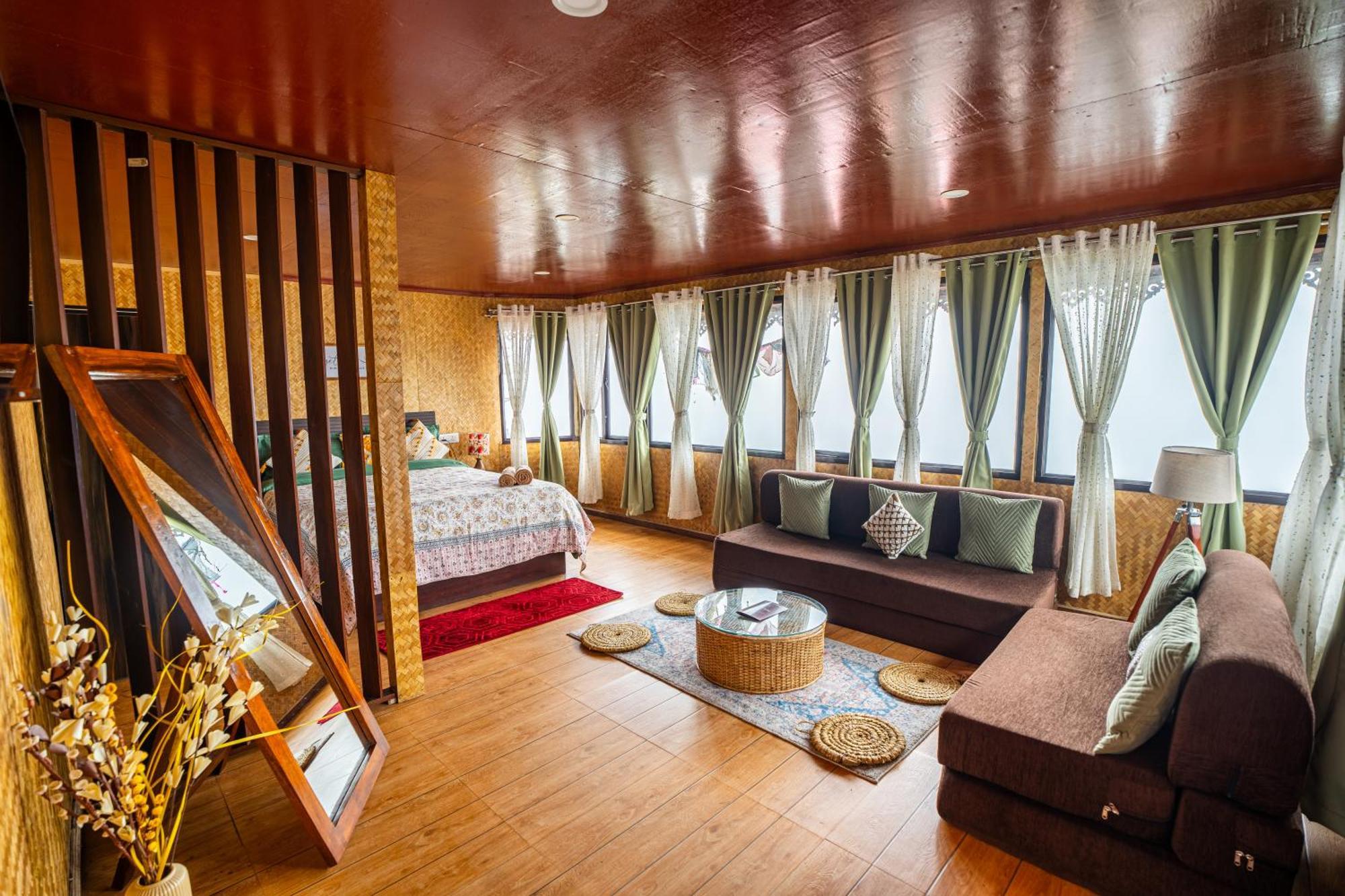 Monratino Himadrie -2 Mins Walk From Mall Road - All Rooms Have Kanchenjunga Mountain View Дарджилинг Екстериор снимка