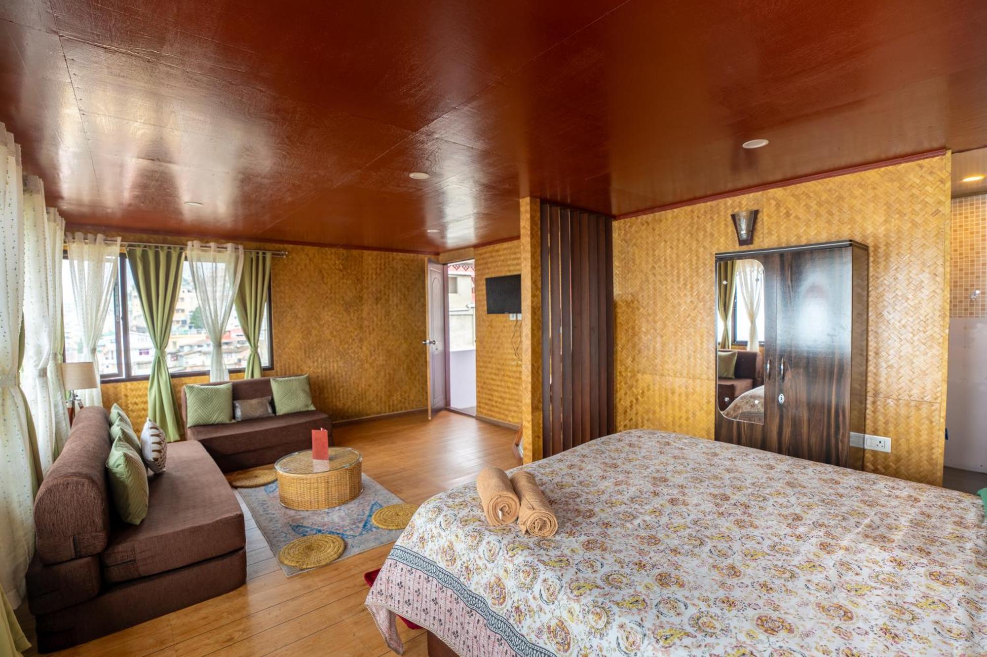 Monratino Himadrie -2 Mins Walk From Mall Road - All Rooms Have Kanchenjunga Mountain View Дарджилинг Екстериор снимка