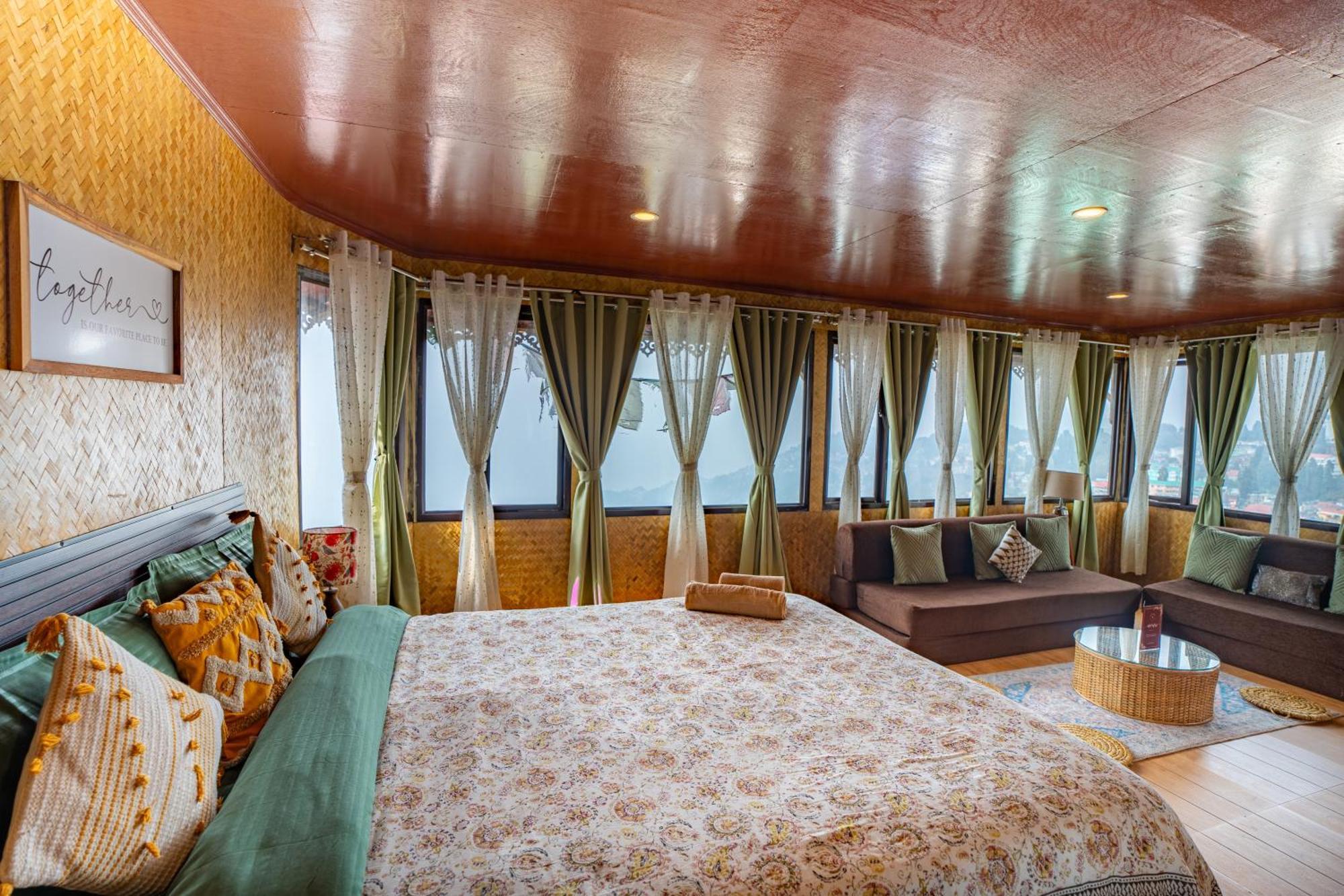 Monratino Himadrie -2 Mins Walk From Mall Road - All Rooms Have Kanchenjunga Mountain View Дарджилинг Екстериор снимка