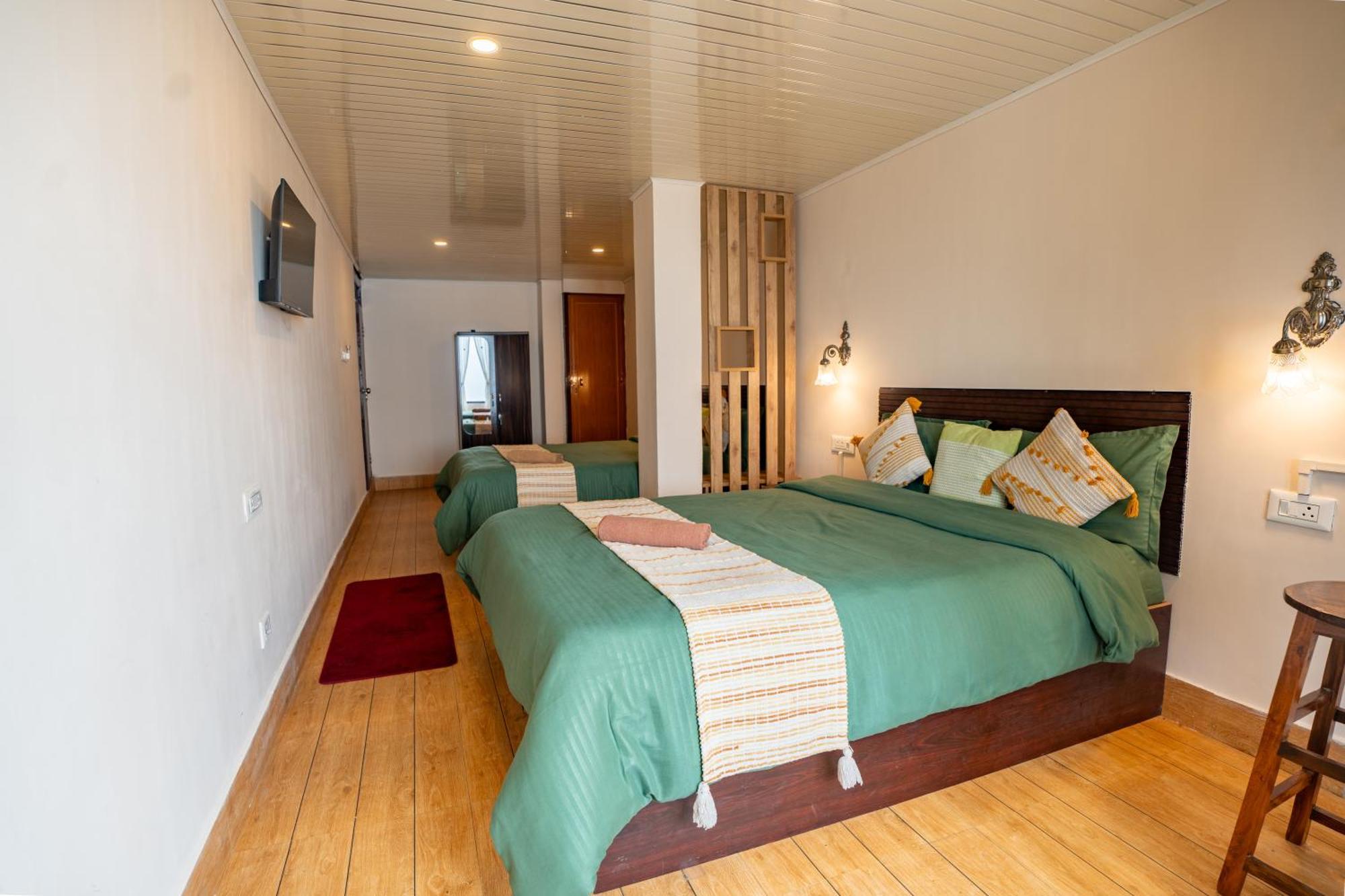 Monratino Himadrie -2 Mins Walk From Mall Road - All Rooms Have Kanchenjunga Mountain View Дарджилинг Екстериор снимка