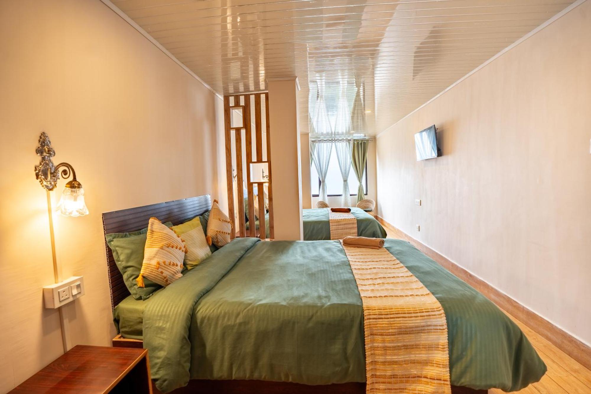 Monratino Himadrie -2 Mins Walk From Mall Road - All Rooms Have Kanchenjunga Mountain View Дарджилинг Екстериор снимка