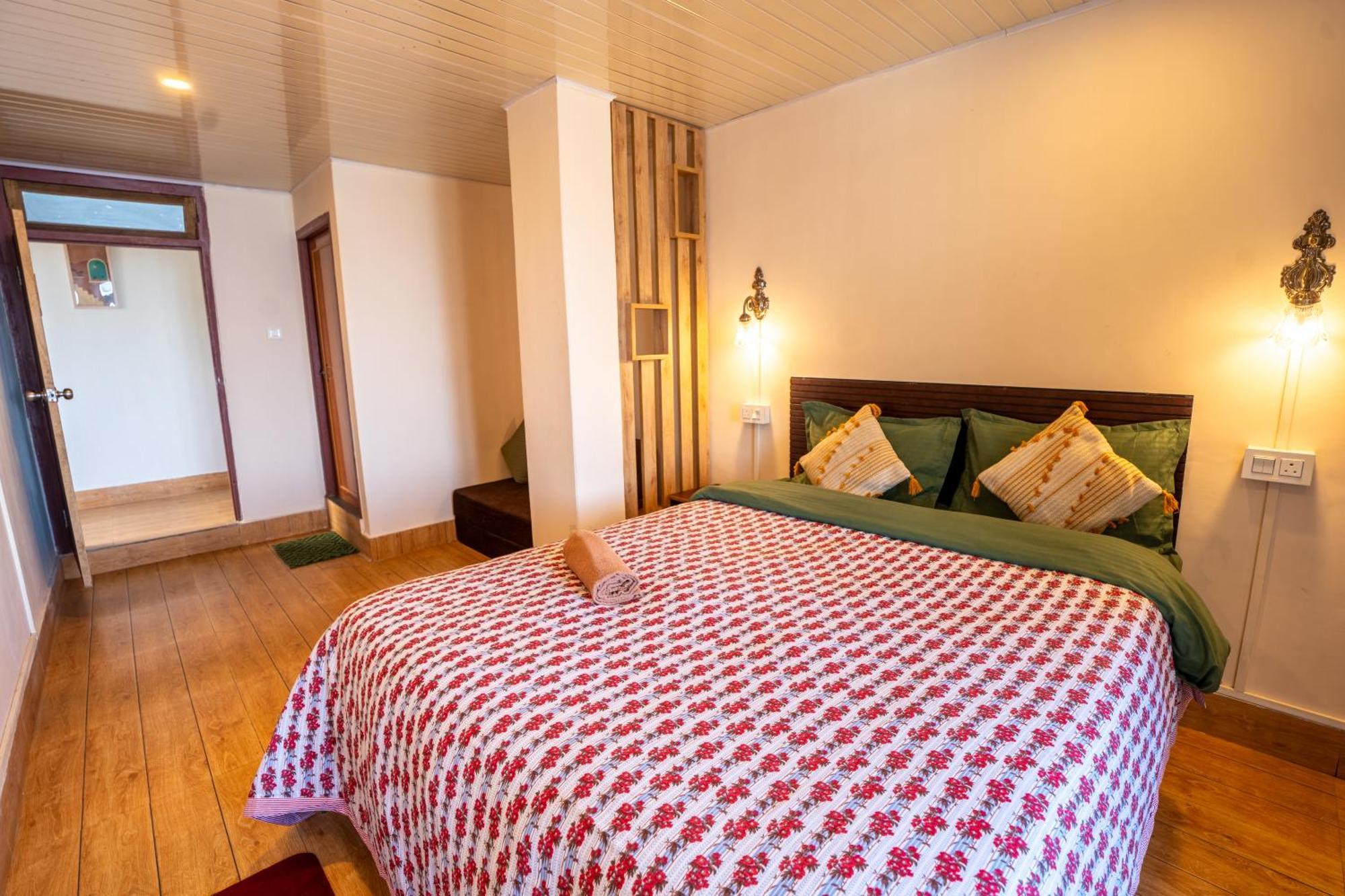 Monratino Himadrie -2 Mins Walk From Mall Road - All Rooms Have Kanchenjunga Mountain View Дарджилинг Екстериор снимка