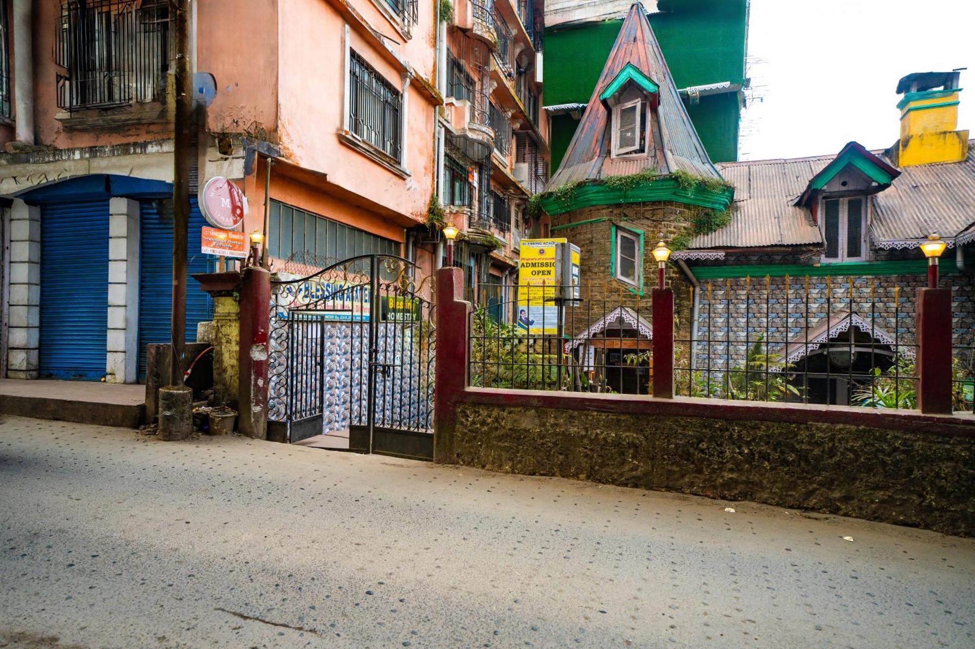 Monratino Himadrie -2 Mins Walk From Mall Road - All Rooms Have Kanchenjunga Mountain View Дарджилинг Екстериор снимка