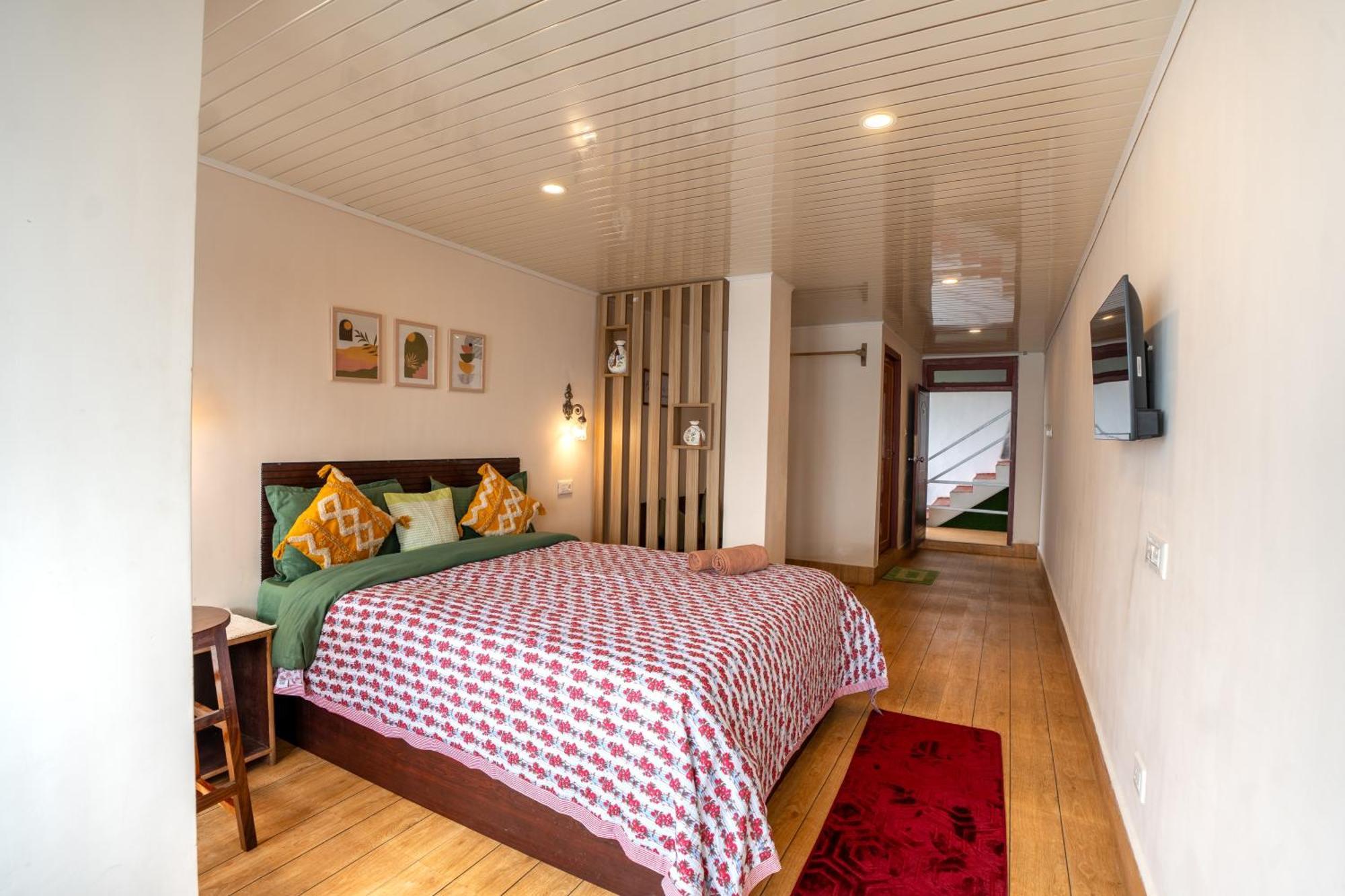 Monratino Himadrie -2 Mins Walk From Mall Road - All Rooms Have Kanchenjunga Mountain View Дарджилинг Екстериор снимка