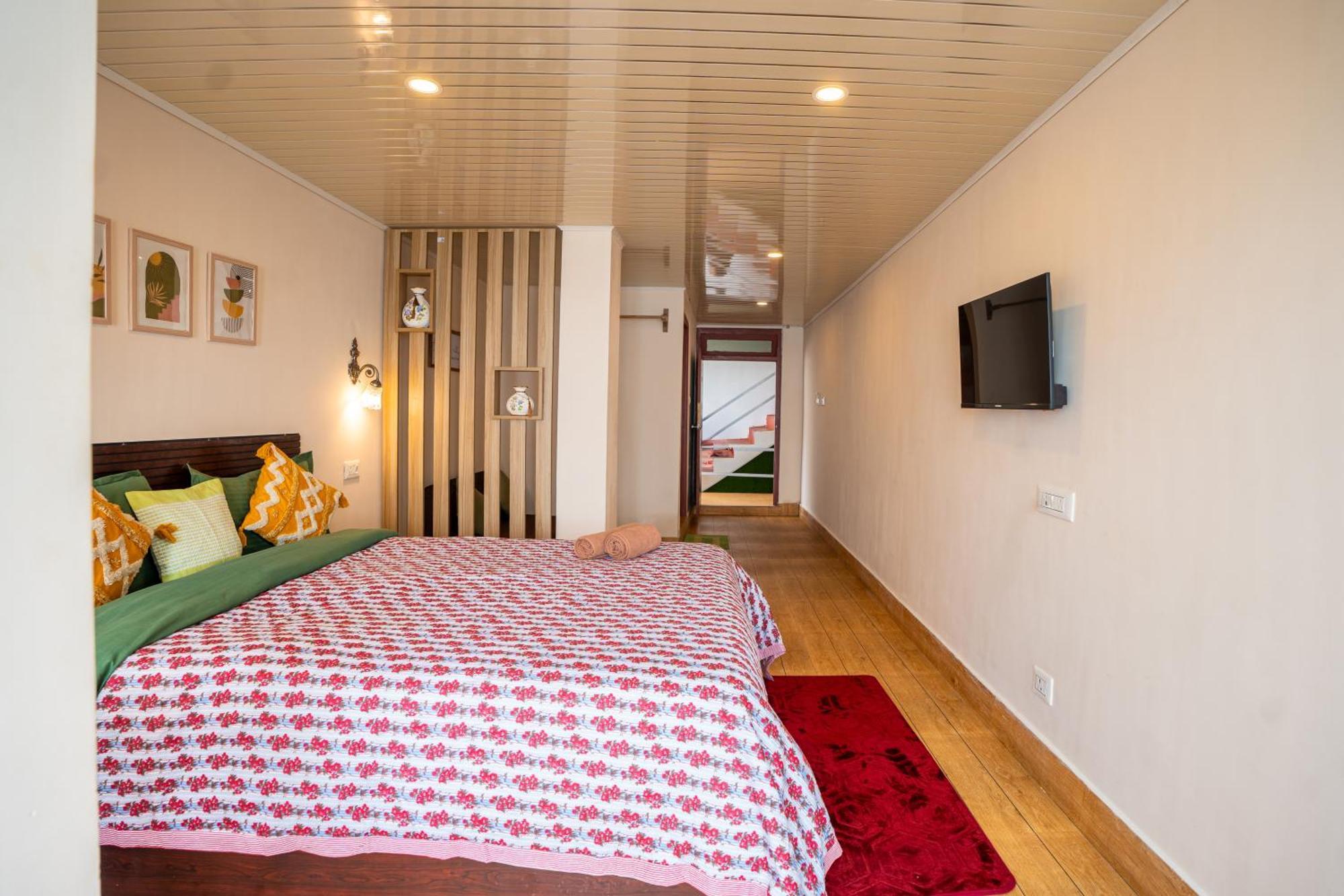 Monratino Himadrie -2 Mins Walk From Mall Road - All Rooms Have Kanchenjunga Mountain View Дарджилинг Екстериор снимка