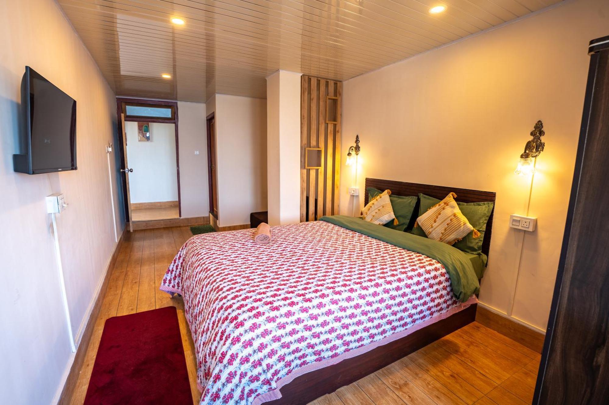 Monratino Himadrie -2 Mins Walk From Mall Road - All Rooms Have Kanchenjunga Mountain View Дарджилинг Екстериор снимка