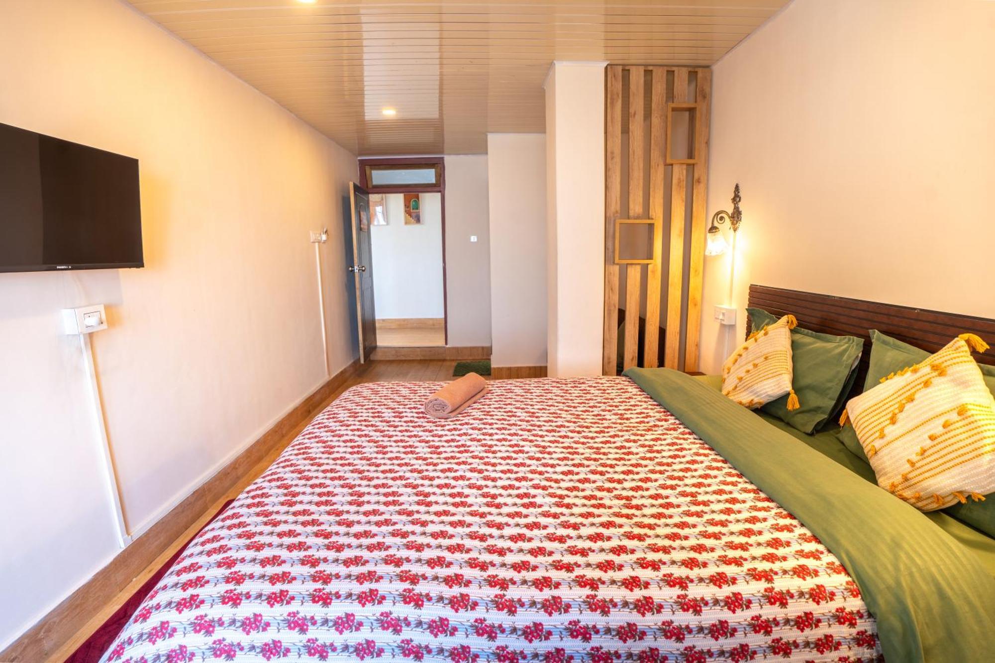Monratino Himadrie -2 Mins Walk From Mall Road - All Rooms Have Kanchenjunga Mountain View Дарджилинг Екстериор снимка